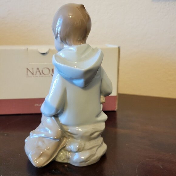 Nao Lladró Porcelain Figurine Boy "Resting on Excursion” #1037 - Picture 4 of 12